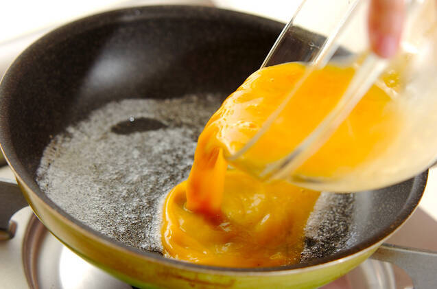 エビとカマンベールチーズのオムレツの作り方の手順6