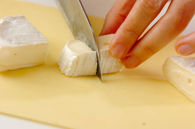 エビとカマンベールチーズのオムレツの作り方の手順3