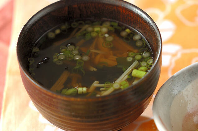 エノキとワカメのお吸い物
