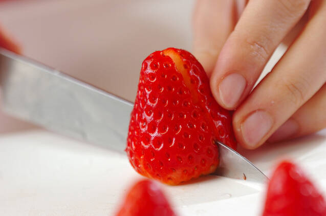 イチゴパフェの作り方の手順1