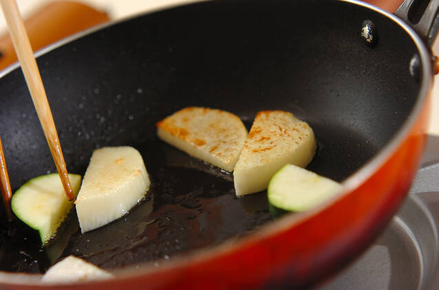 長芋とズッキーニのソテーの作り方の手順2