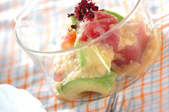 マグロとアボカドの山かけ