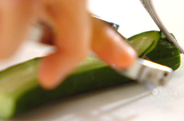 スライスキュウリ巻きの作り方の手順1