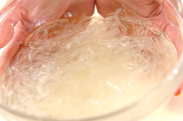 糸寒天のカラシ酢みそがけの作り方の手順1