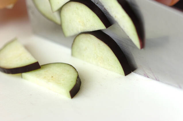 ナスのみそ汁の作り方の手順1