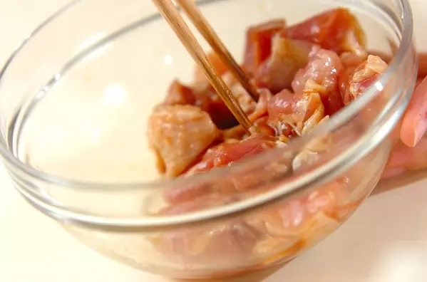 鶏肉とサツマイモのおろし和えの下準備1