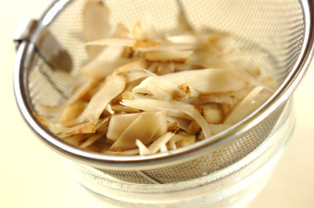 ゴボウのチーズ梅肉和えの作り方の手順3