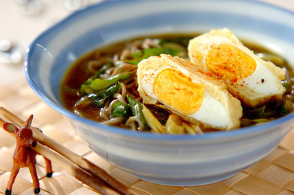 冷やしカレーそば・揚げ卵のせ