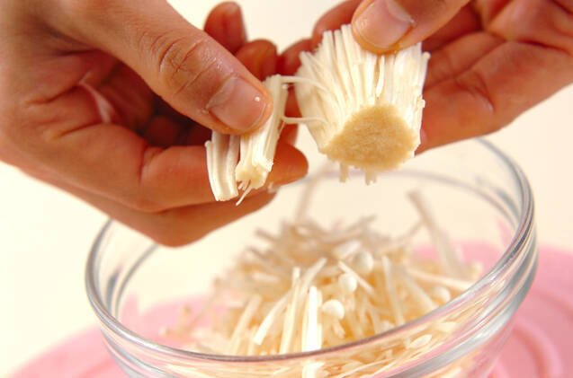 エノキのお吸い物の作り方の手順1