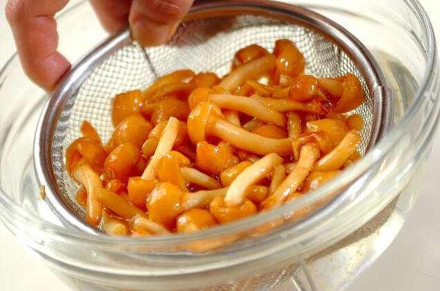 ナメコのみそ汁の作り方の手順1