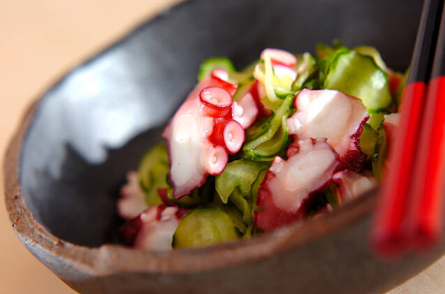 ゆでタコと塩揉みキュウリの酢鉢