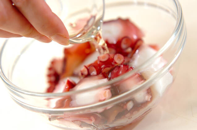 ゆでタコと塩揉みキュウリの酢鉢の作り方の手順1