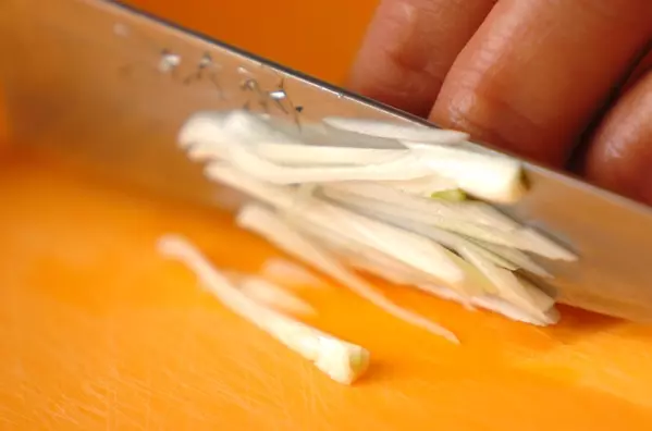 生らっきょうとミョウガのきんぴらの作り方1