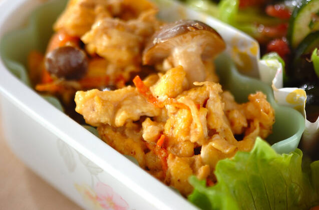 シメジと卵のサラダ