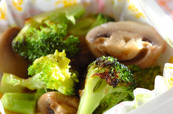 キノコとブロッコリーのコンソメ煮