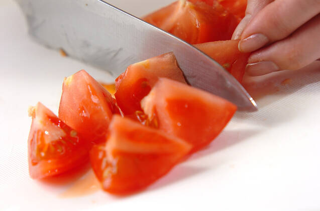 スピード中華副菜！トマトのオイスター炒めの作り方の手順1