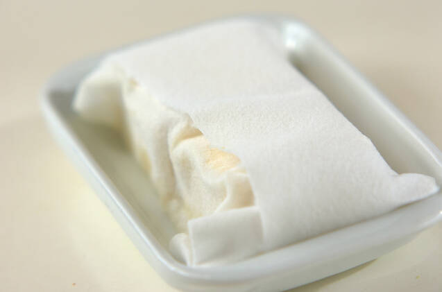 豆腐のレンジ蒸しネギダレがけの作り方の手順1