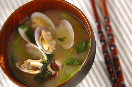 アサリのたっぷりミツバみそ汁