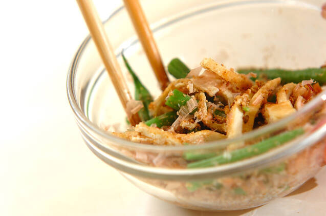 サヤインゲンと揚げのゴマおかか和えの作り方の手順2