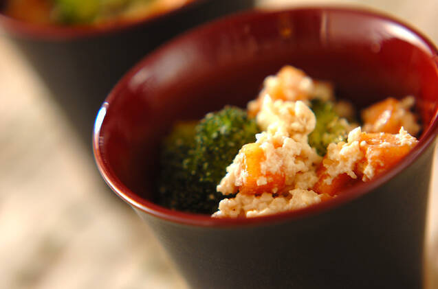 ブロッコリーと柿の白和え