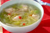 鶏団子と白菜の中華スープの作り方の手順