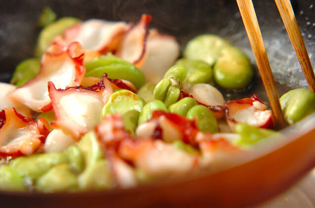 ソラ豆とタコのガーリックバター炒めの作り方の手順3