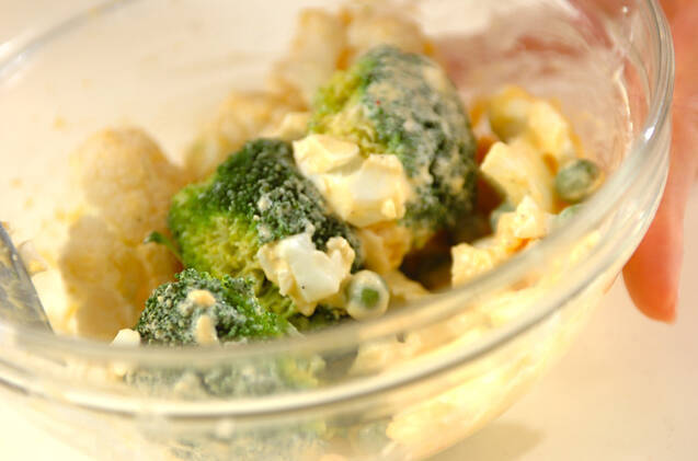 カリフラワーとブロッコリーのサラダの作り方の手順2