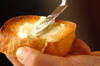 ガーリックバタートーストの作り方の手順3