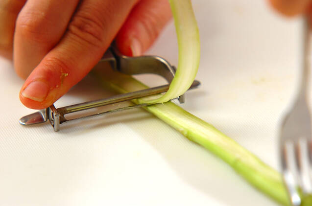 ひらひらアスパラの煮浸しの作り方の手順1