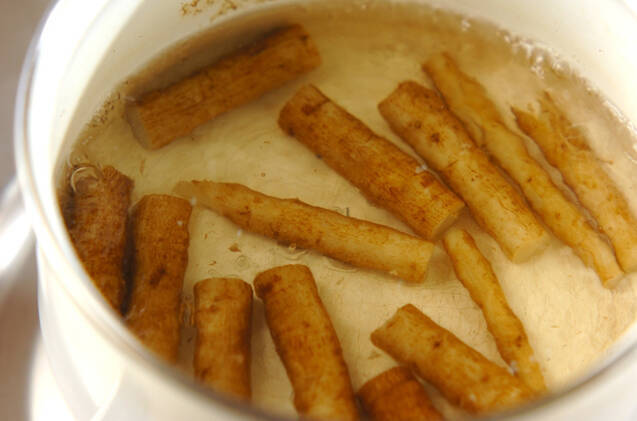 たたきゴボウのゴマ酢和えの作り方の手順1