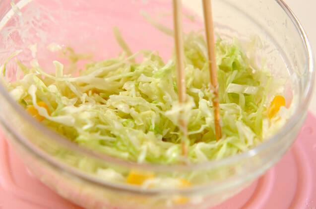 キャベツとコーンのコールスローの作り方の手順2
