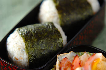 シラスと梅のおにぎり