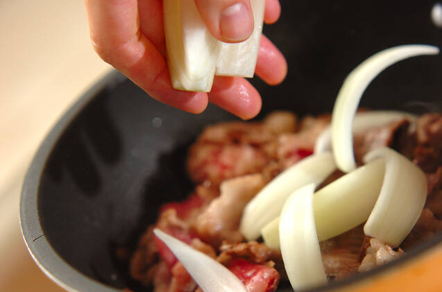 牛肉と玉ネギのケチャップソテーの作り方の手順2
