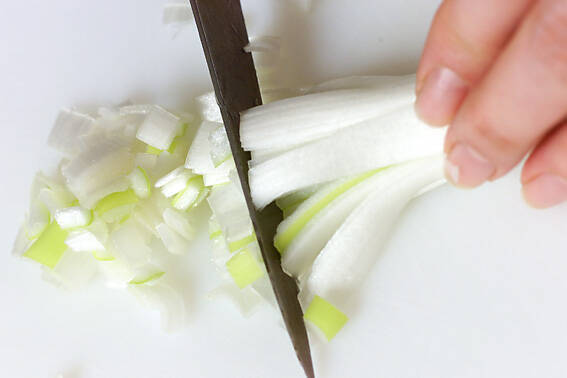 エビ香味炒め　揚げ皮添えの作り方の手順3