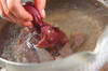 鶏肝のショウガ炊きの作り方の手順1