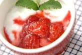 イチゴソースヨーグルト