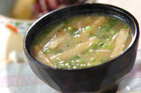 エノキのゴマ風味みそ汁