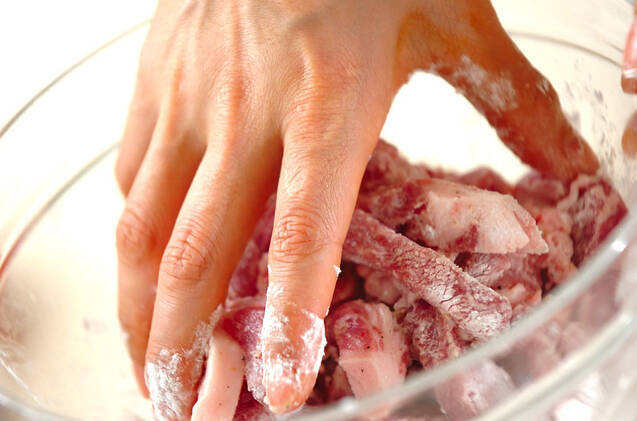 豚肉のパイン炒めの作り方の手順1