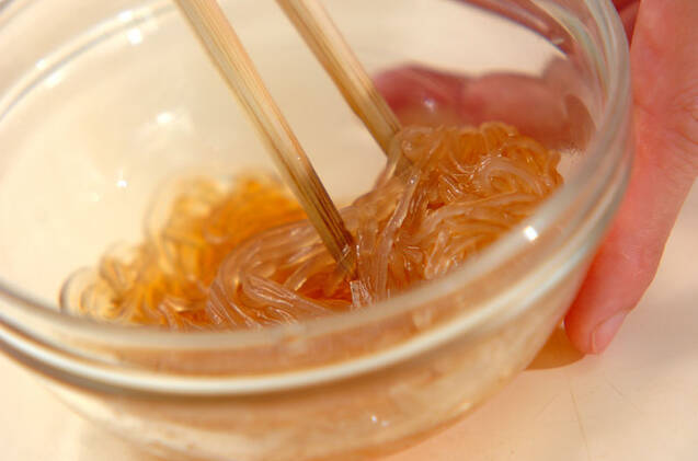 春雨のピリ辛ヘルシーサラダの作り方の手順1