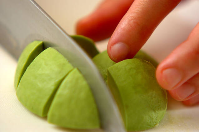 アボカドキムチサラダの作り方の手順1