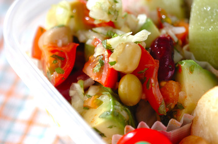 アボカドのトマトサルサ