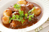 ウナギの赤ワイン煮込み