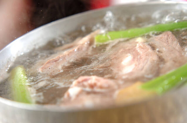豚骨付きバラ肉のうま煮の作り方の手順4
