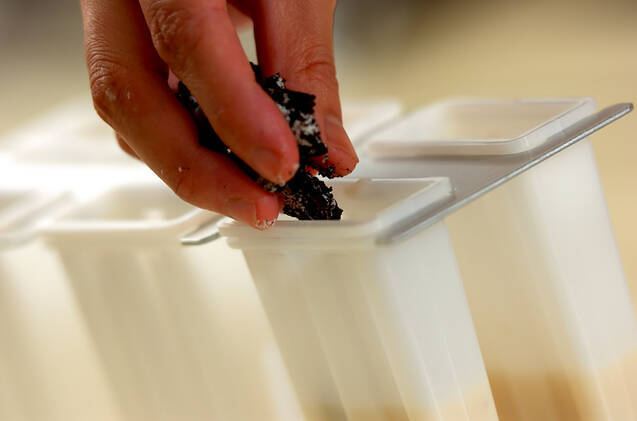 バナナ＆チョコクッキーのアイスキャンディーの作り方の手順2