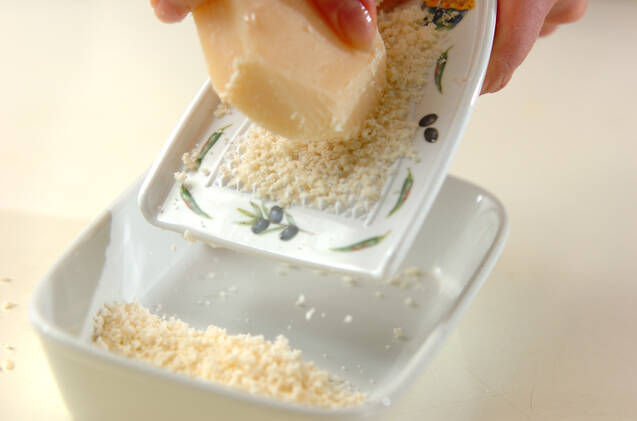 いろいろチーズのショートパスタの作り方の手順1