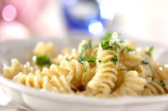 いろいろチーズのショートパスタ