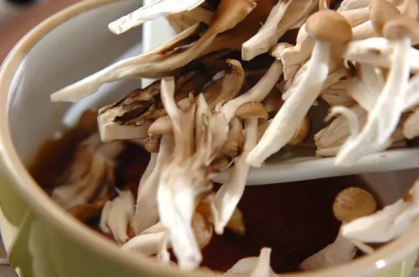 キノコのうまみたっぷり！マイタケの炊き込みご飯の作り方1