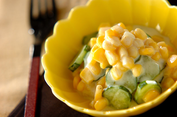 1. きゅうりとコーンのヨーグルトサラダ