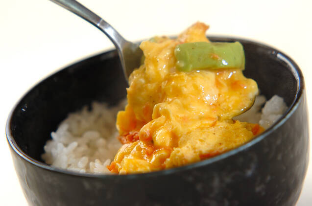 鮭アボカドの卵とじご飯の作り方の手順4