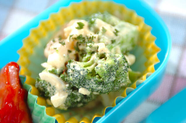 ブロッコリーと卵のタルタルサラダ